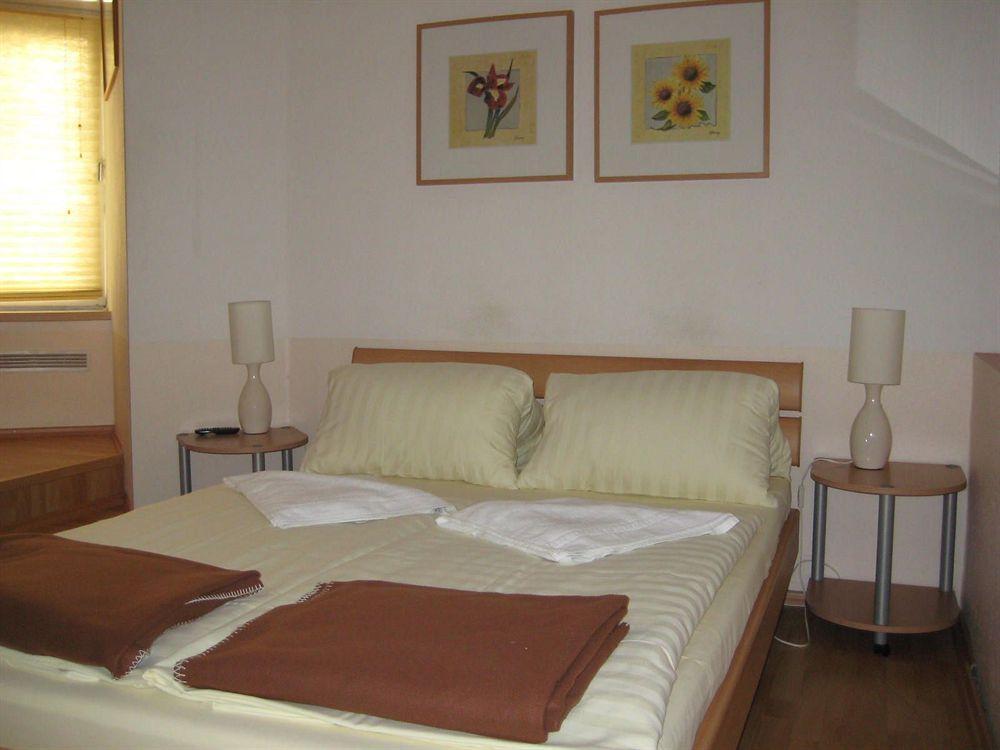 Hotel Pension Waizenegger Am Kurfuerstendamm Berlin Luaran gambar