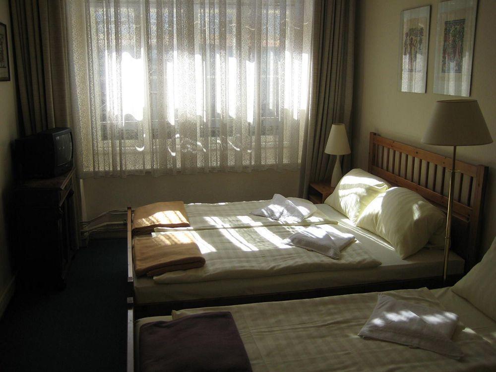 Hotel Pension Waizenegger Am Kurfuerstendamm Berlin Luaran gambar