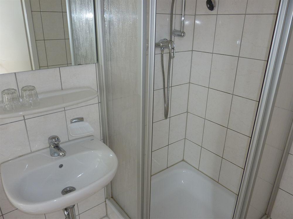Hotel Pension Waizenegger Am Kurfuerstendamm Berlin Luaran gambar