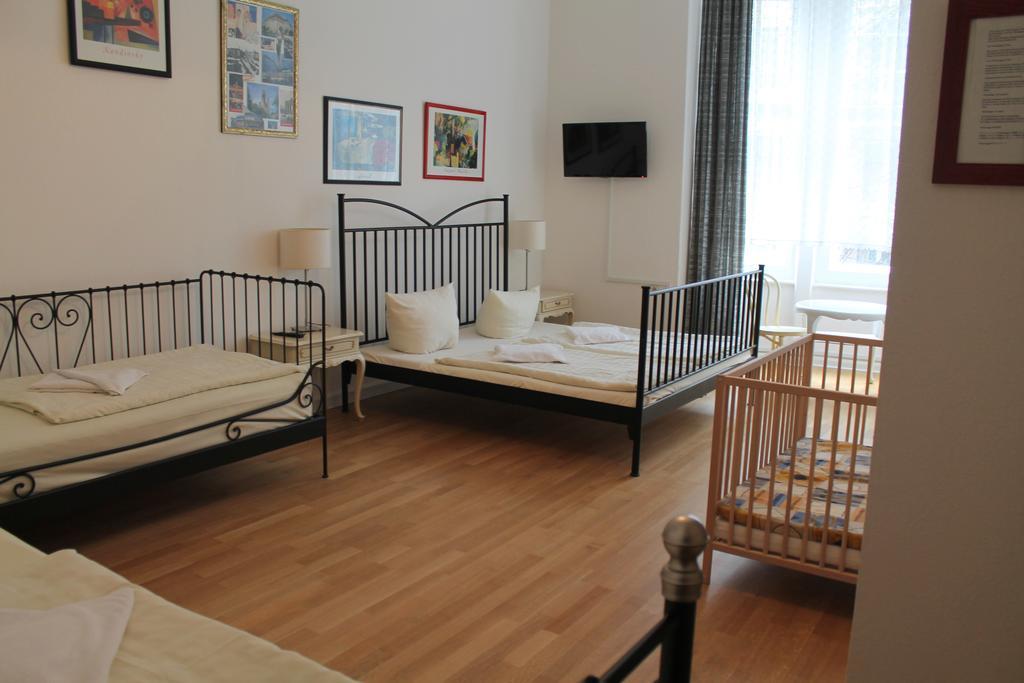 Hotel Pension Waizenegger Am Kurfuerstendamm Berlin Luaran gambar