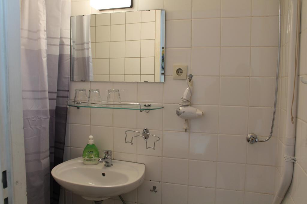 Hotel Pension Waizenegger Am Kurfuerstendamm Berlin Luaran gambar