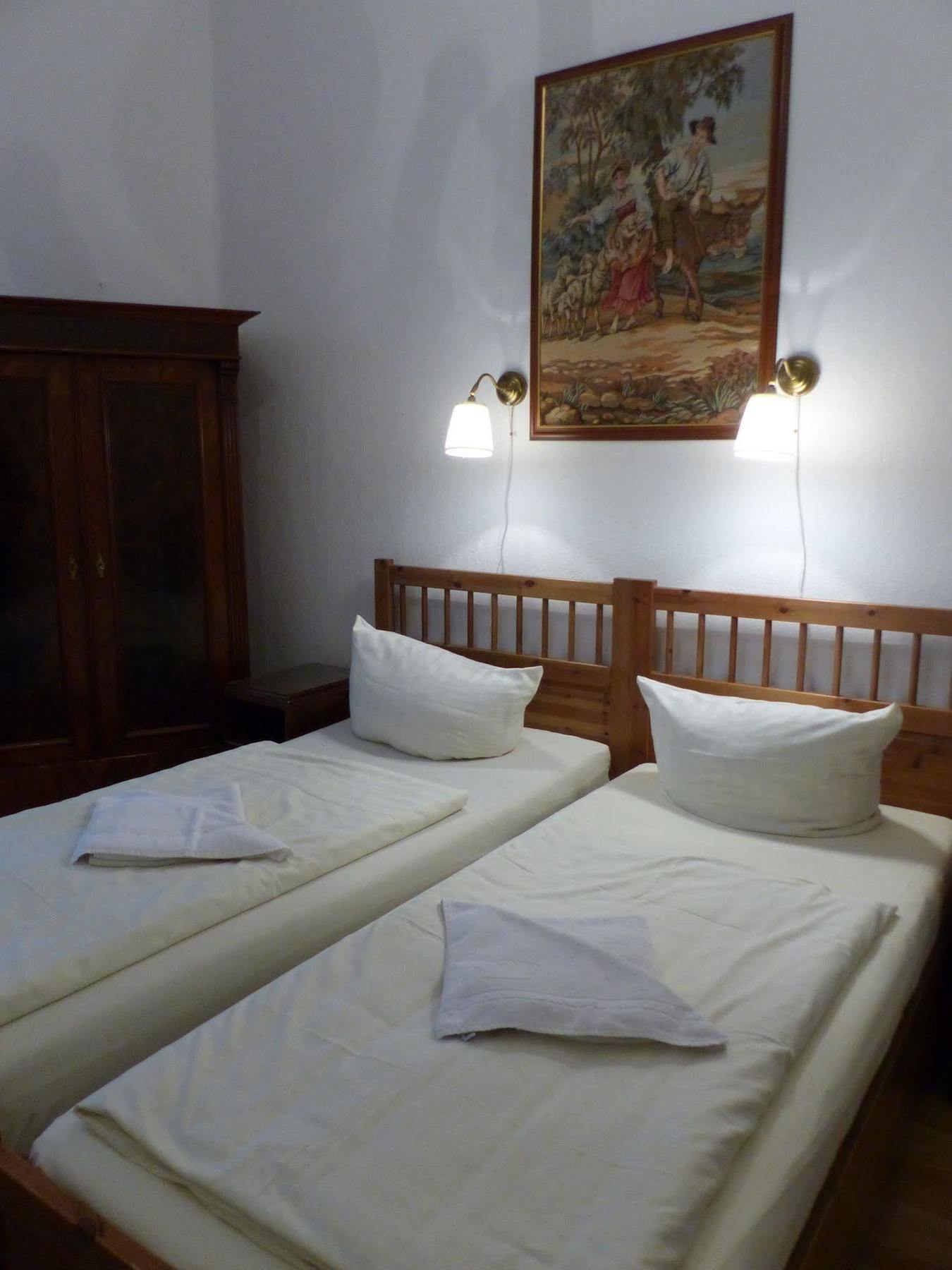 Hotel Pension Waizenegger Am Kurfuerstendamm Berlin Luaran gambar