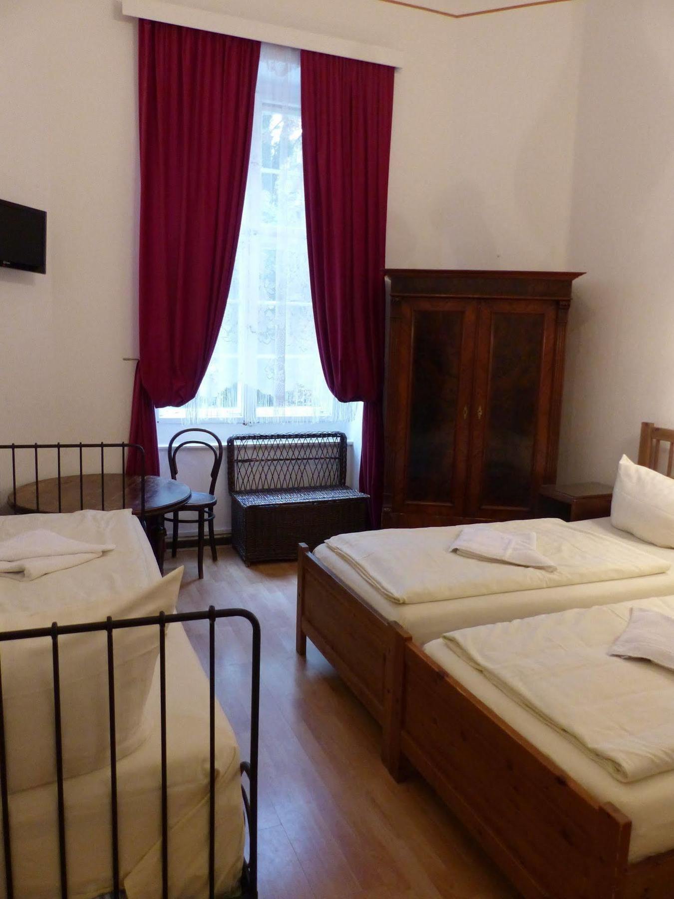 Hotel Pension Waizenegger Am Kurfuerstendamm Berlin Luaran gambar