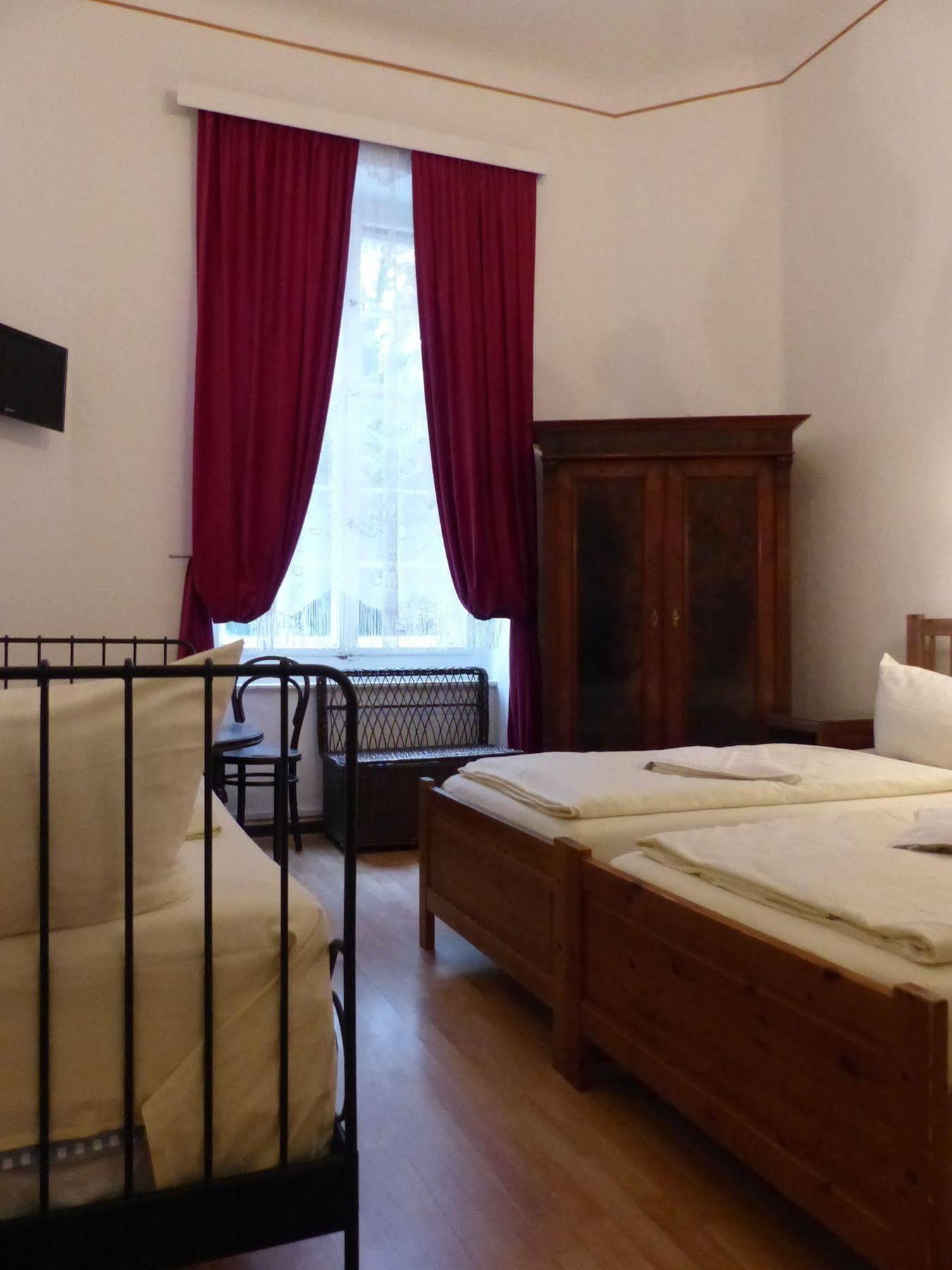 Hotel Pension Waizenegger Am Kurfuerstendamm Berlin Luaran gambar